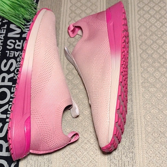 MICHAEL Michael Kors Barbie Pink Ombre Bodie Stretch knit sneakers - Picture 4 of 14